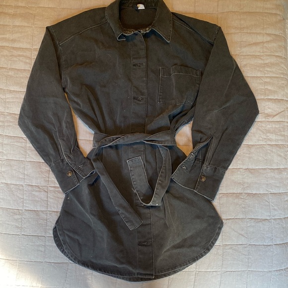 Black trench Jean jacket with belt. - Picture 1 of 4